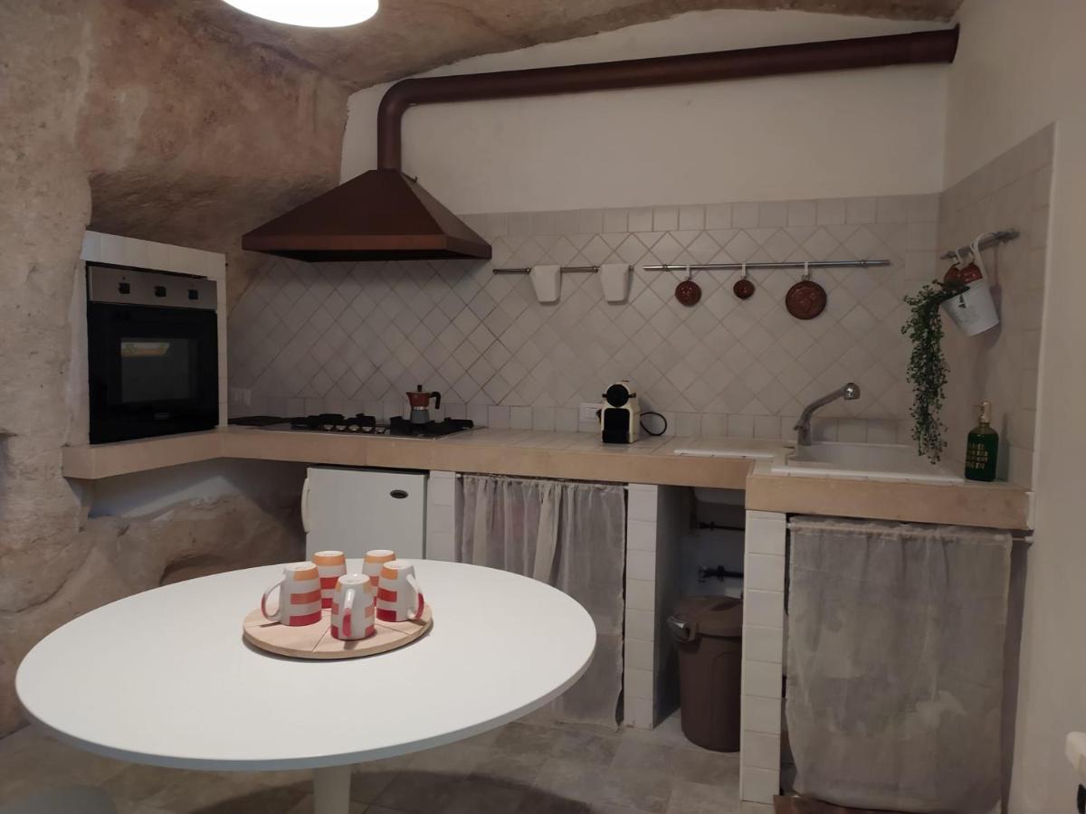 Palazzo Lombardi Cave & Suite Матера Стая снимка
