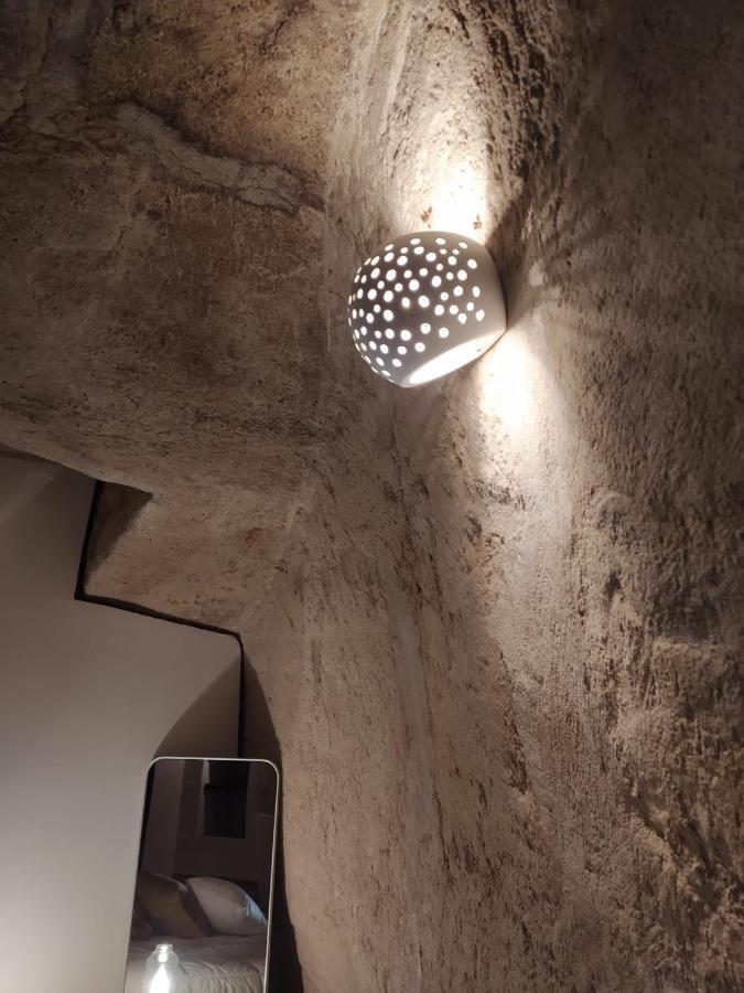 Palazzo Lombardi Cave & Suite Матера Стая снимка