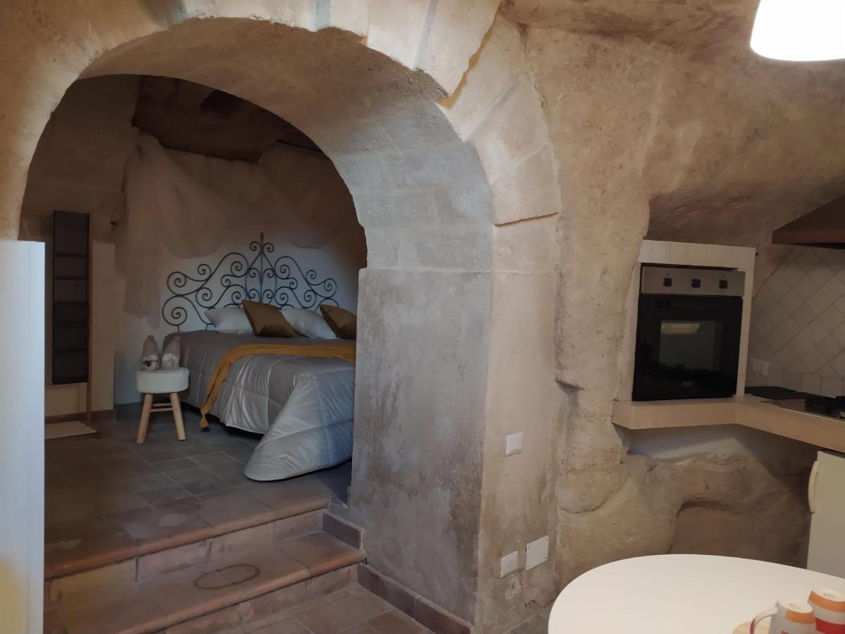 Palazzo Lombardi Cave & Suite Матера Стая снимка